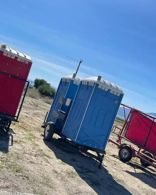 Towable porta potties at a dry worksite